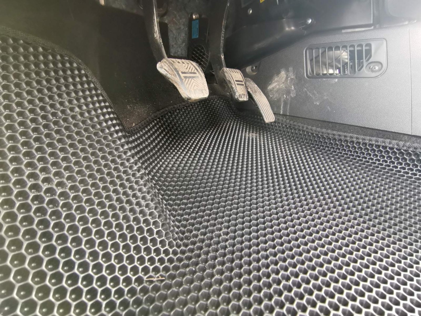 EVA автоковрики для Lada Granta рестайлинг седан 2018-2024 — IMG_20210315_124603 resized
